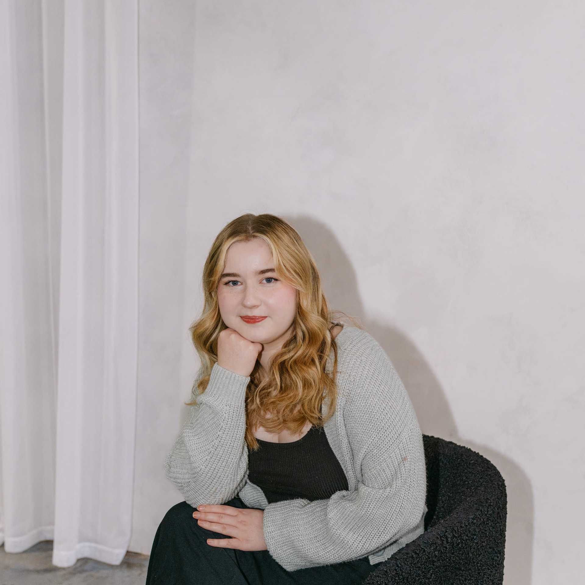 Portrait of Mariam Lewin, a professional stylist at Chromatique Salon, showcasing their expertise and style.